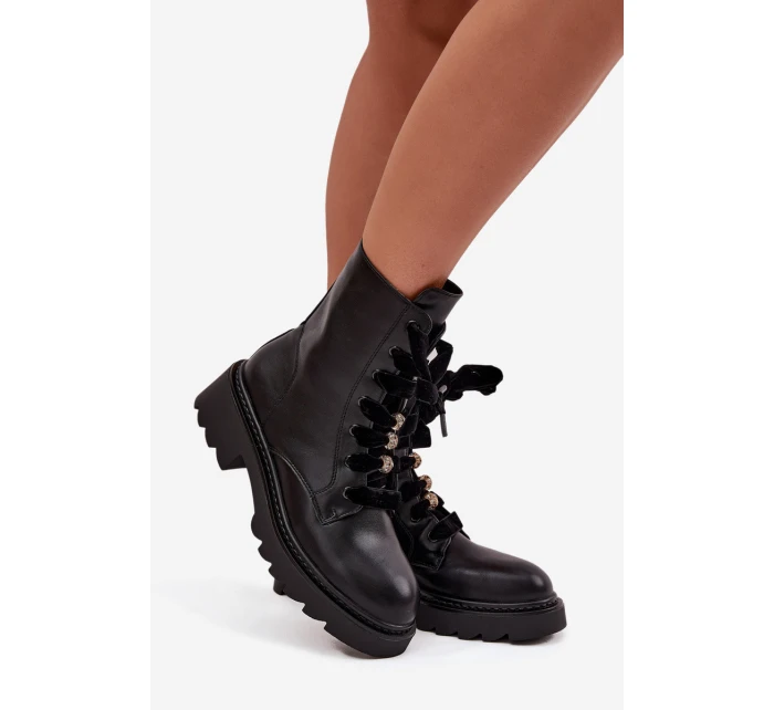Zateplené dámské kotníkové boty s ozdobným šněrováním černé model 21715077 - Boto Zateplené dámské kotníkové boty s ozdobným šněrováním černé model 21715077 - Boto