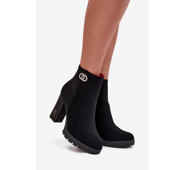 Ocieplane Botki Damskie Na Słupku Z Ozdobnym Detalem Czarne Vessara Ocieplane Botki Damskie Na Słupku Z Ozdobnym Detalem Czarne Vessara