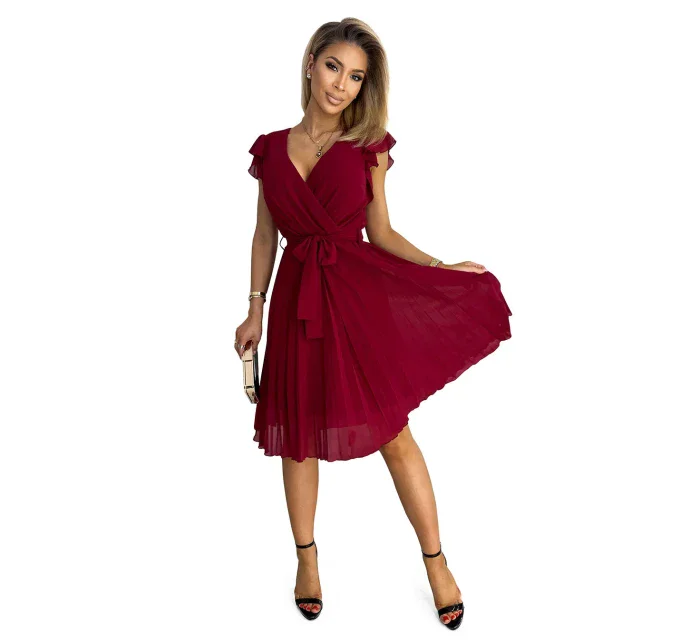 POLINA - Dámske plisované šaty vo vínovej bordovej farbe s výstrihom a volánikmi 374-2