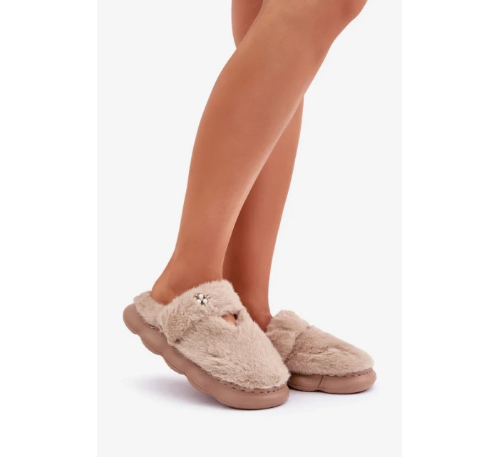 Papuče z umelej kožušiny s malou brošňou Dark Beige Primaria