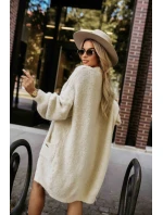 628-1 Módny oversize sveter s ozdobnou brošňou a praktickými vreckami - béžový 628-1 Módny oversize sveter s ozdobnou brošňou a praktickými vreckami - béžový