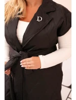 Dámská vesta Plus Size prošívaná s páskem a límcem černá Dámská vesta Plus Size prošívaná s páskem a límcem černá