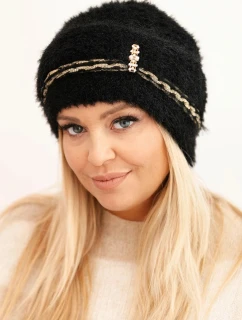 Dámska zimná čiapka s perlami a ozdobným vzorom čierna