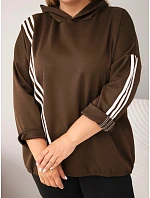 Dámska mikina z viskózy vo veľkosti plus size s kapucňou a ozdobnými pásikmi, hnedá