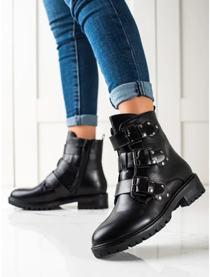 Pohodlné dámske čierne členkové topánky na plochom podpätku Pohodlné dámske čierne členkové topánky na plochom podpätku