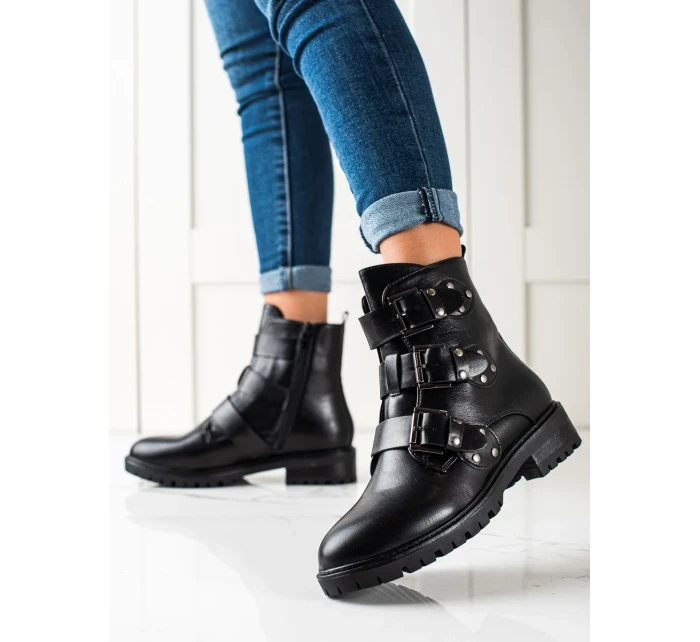 Pohodlné dámske čierne členkové topánky na plochom podpätku Pohodlné dámske čierne členkové topánky na plochom podpätku