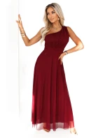 model 21798969 Dlouhé třpytivé večerní šaty na jedno rameno vínové - numoco basic