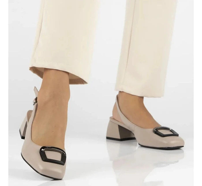 Béžové kožené lodičky s páskem Filippo model 22116831 - Rieker