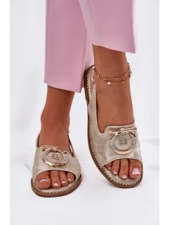 Elegantní Sandály S Dekorací Na Plochém Podpatku model 21698171 Zlaté - S.Barski