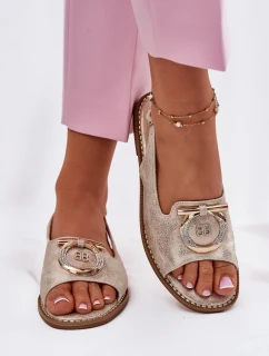Elegantní Sandály S Dekorací Na Plochém Podpatku model 21698171 Zlaté - S.Barski