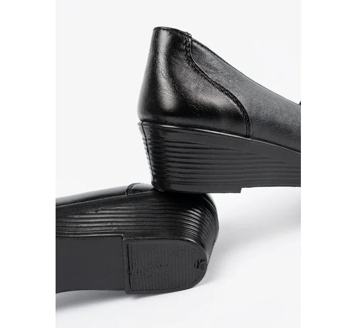 Exkluzívne čierne dámske topánky na klinoch Exkluzívne čierne dámske topánky na klinoch