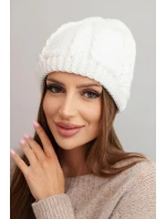 Dámská zimní čepice z vlny s copánkovým vzorem model 21750368 bílá - K-Fashion Dámská zimní čepice z vlny s copánkovým vzorem model 21750368 bílá - K-Fashion