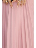 311-19 LILA Klasické plisované šaty s krátkymi rukávmi a opaskom - PUDRAL ROSE