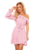 Dámske šaty v špinavo ružovej farbe cez jedno rameno s volánikmi a zaväzovaním 366-3