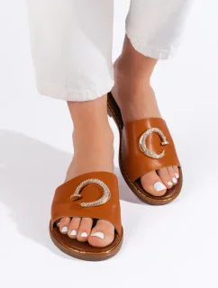 Pohodlné hnedé dámske ponožky na plochom podpätku