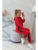 Športová sada s pruhmi červená