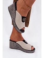 Kožené sandály na platformě s ozdobou model 22100363 Béžové - S.Barski