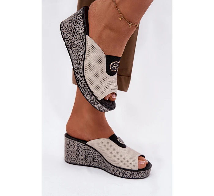 Kožené sandály na platformě s ozdobou model 22100363 Béžové - S.Barski