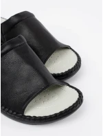 Moderné dámske čierne ponožky na plochom podpätku Moderné dámske čierne ponožky na plochom podpätku