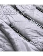 Krátka šedá prešívaná dámska bunda s kapucňou (B9566)