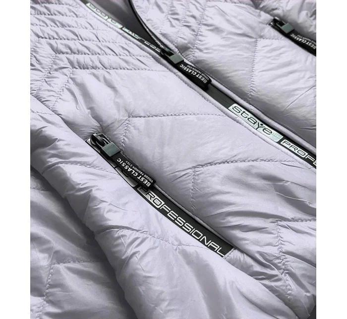 Krátka šedá prešívaná dámska bunda s kapucňou (B9566)