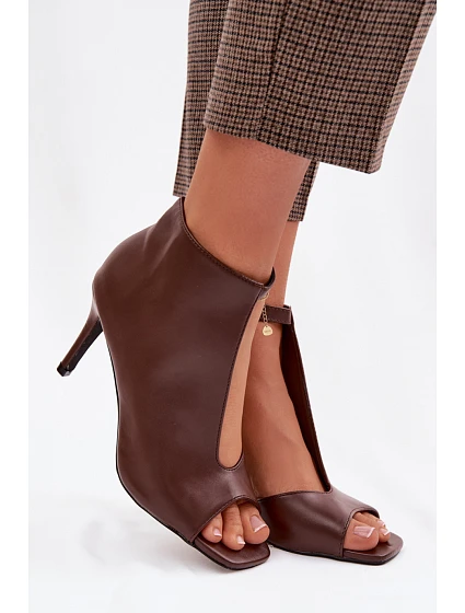 Sandále na podpätku model 225401 Vykročte štýlovo