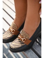 Dámské polobotky na podpatku s a zlatým detailem model 21709866 - Boto