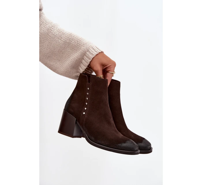 Dámské kotníkové boty z přírodního semiše na podpatku model 21713301 čokoládové - Zazoo