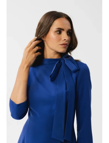 model 18882449 Šaty s vázaným výstřihem královská modř - STYLOVE