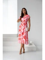 Růžové dámské květované šaty s přeloženým obálkovým výstřihem model 21059205 - Moon