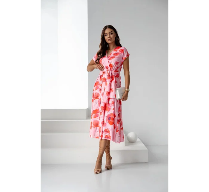 Růžové dámské květované šaty s přeloženým obálkovým výstřihem model 21059205 - Moon