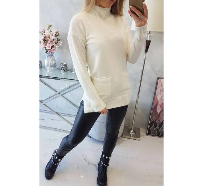 Sveter s golierom vo farbe ecru