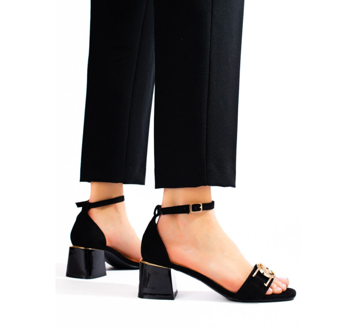 Zaujímavé čierne sandále dámske na širokom podpätku