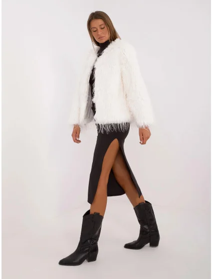 Kožušinová bunda v ecru farbe s podšívkou (2359) Kožušinová bunda v ecru farbe s podšívkou (2359)