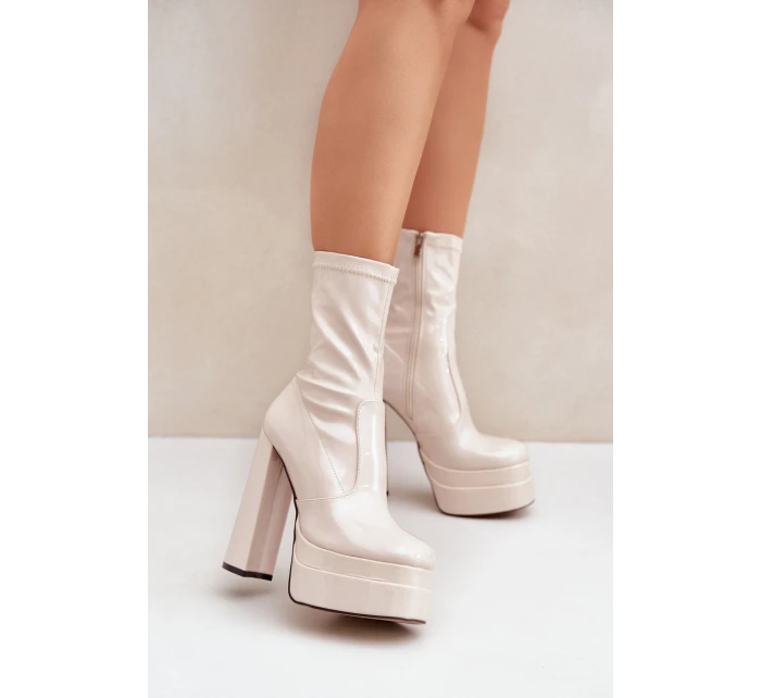 Lakierowane Botki Na Platformie I Wysokim Słupku Beżowe Lotisha Lakierowane Botki Na Platformie I Wysokim Słupku Beżowe Lotisha