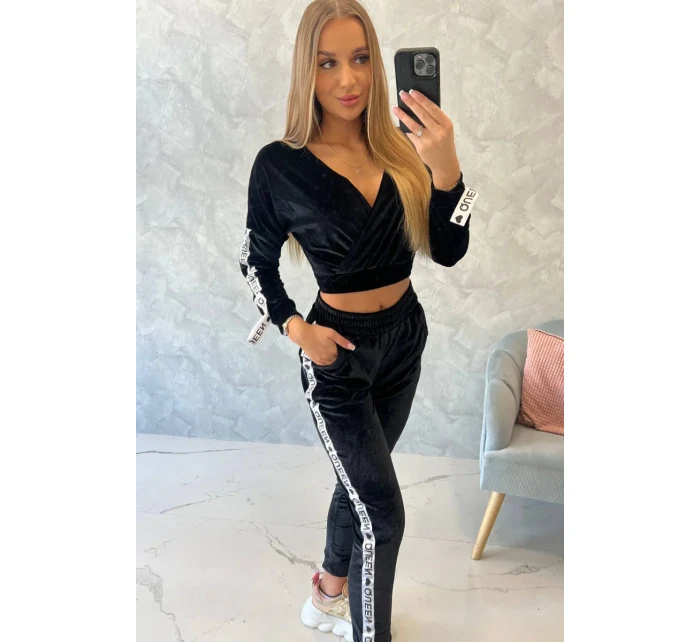 Velurová souprava s nápisem Queen black Velurová souprava s nápisem Queen black