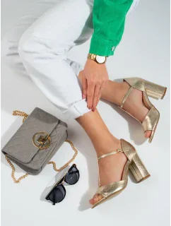 Módne zlaté dámske sandále na širokom podpätku