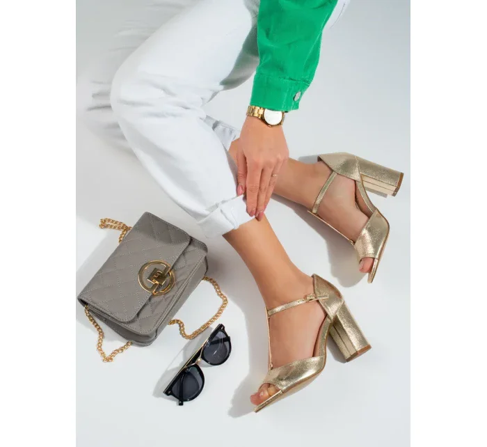 Módne zlaté dámske sandále na širokom podpätku Módne zlaté dámske sandále na širokom podpätku
