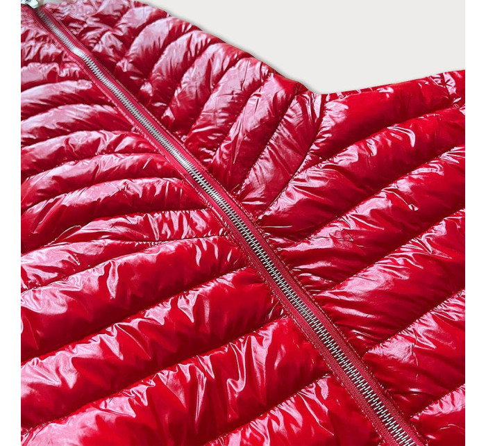 Červená prošívaná dámská bunda s kapucí (B9561)