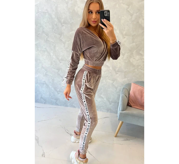 Velúrová súprava s nápisom Queen grey