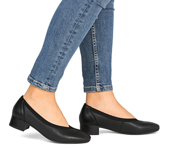 Dámské kožené lodičky na nízkém podpatku černé model 21906644 - Rieker