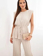 Dámsky viskózový plisovaný komplet s viazanou blúzkou a širokými nohavicami béžovej farby