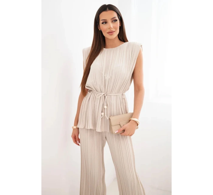 Dámsky viskózový plisovaný komplet s viazanou blúzkou a širokými nohavicami béžovej farby