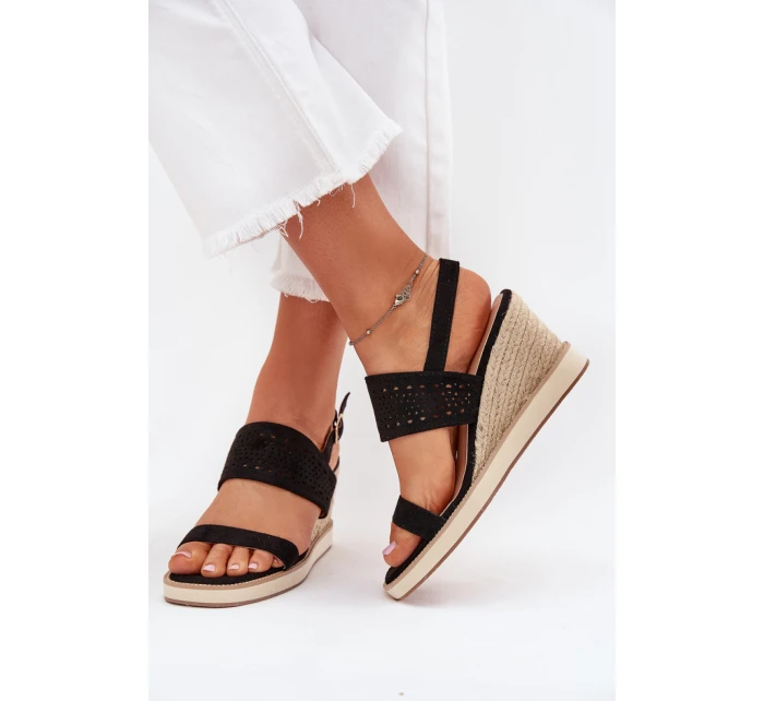 Model topánok na klinoch 215639 Krok v štýle Model topánok na klinoch 215639 Krok v štýle