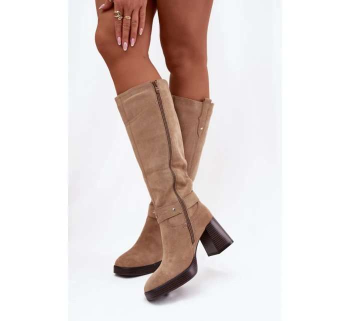 Topánky na podpätku model 221526 Krok vo veľkom štýle Topánky na podpätku model 221526 Krok vo veľkom štýle