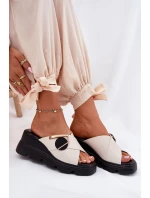 Eleganckie Skórzane Klapki Damskie Na Koturnie Z Ozdobą Artiker 56C1585 Beżowe