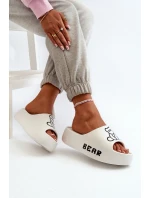 Piankowe Klapki Damskie Na Masywnej Podeszwie Z Misiem Białe Lamira