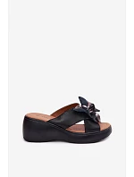 Kožené platformové pantofle s ozdobnou květinou Vinceza 41511 Černé