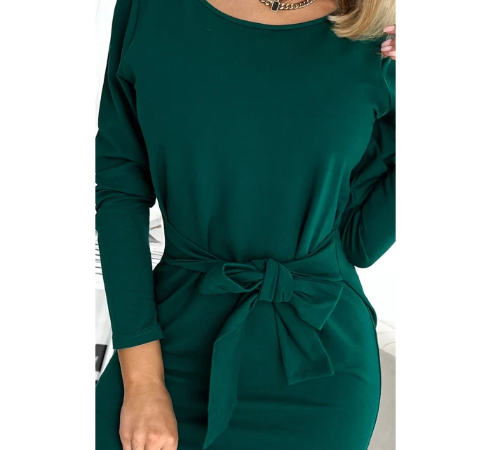 Dámske šaty vo fľaškovo zelenej farbe s dlhými rukávmi a zaväzovaním v páse 394-1