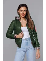 Krátka zelená dámska bunda s ozdobným lemovaním (B8030-10)